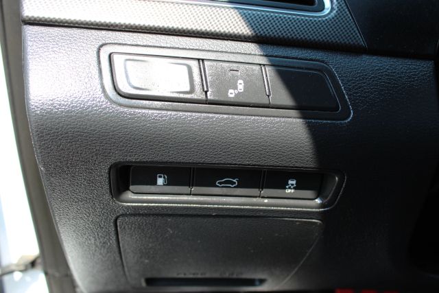 Vehicle image 20 of 22