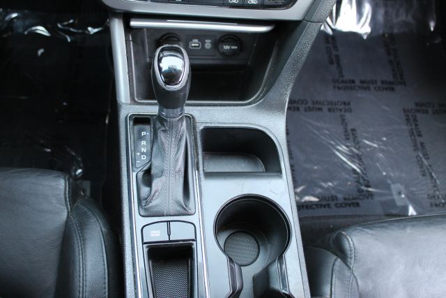 Vehicle image 18 of 22
