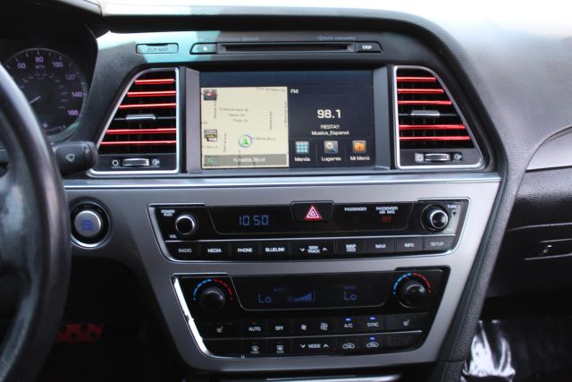 Vehicle image 17 of 22