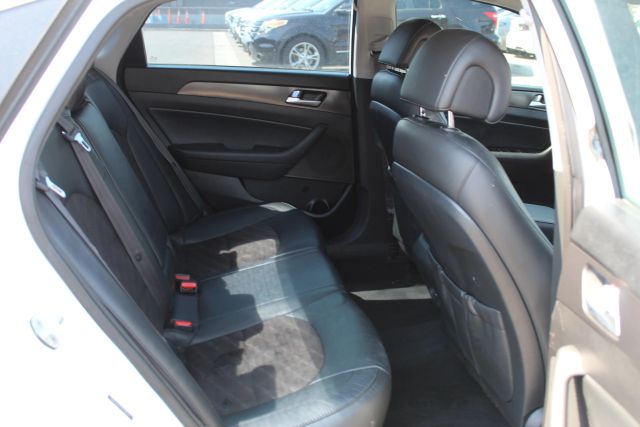 Vehicle image 15 of 22