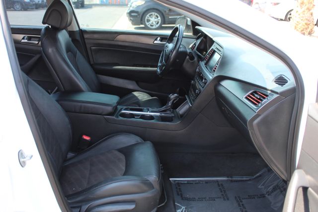 Vehicle image 13 of 22