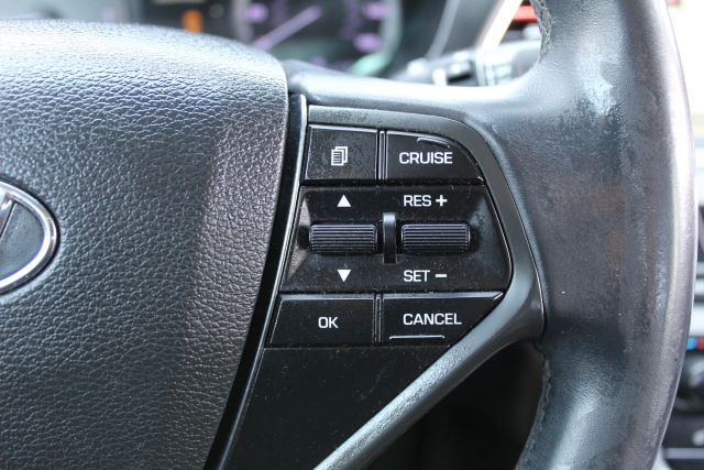 Vehicle image 21 of 22