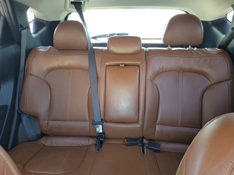 Vehicle image 8 of 24
