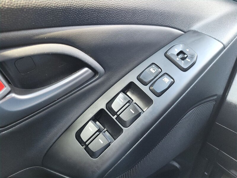 Vehicle image 17 of 24