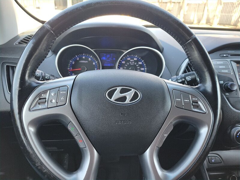 Vehicle image 11 of 24