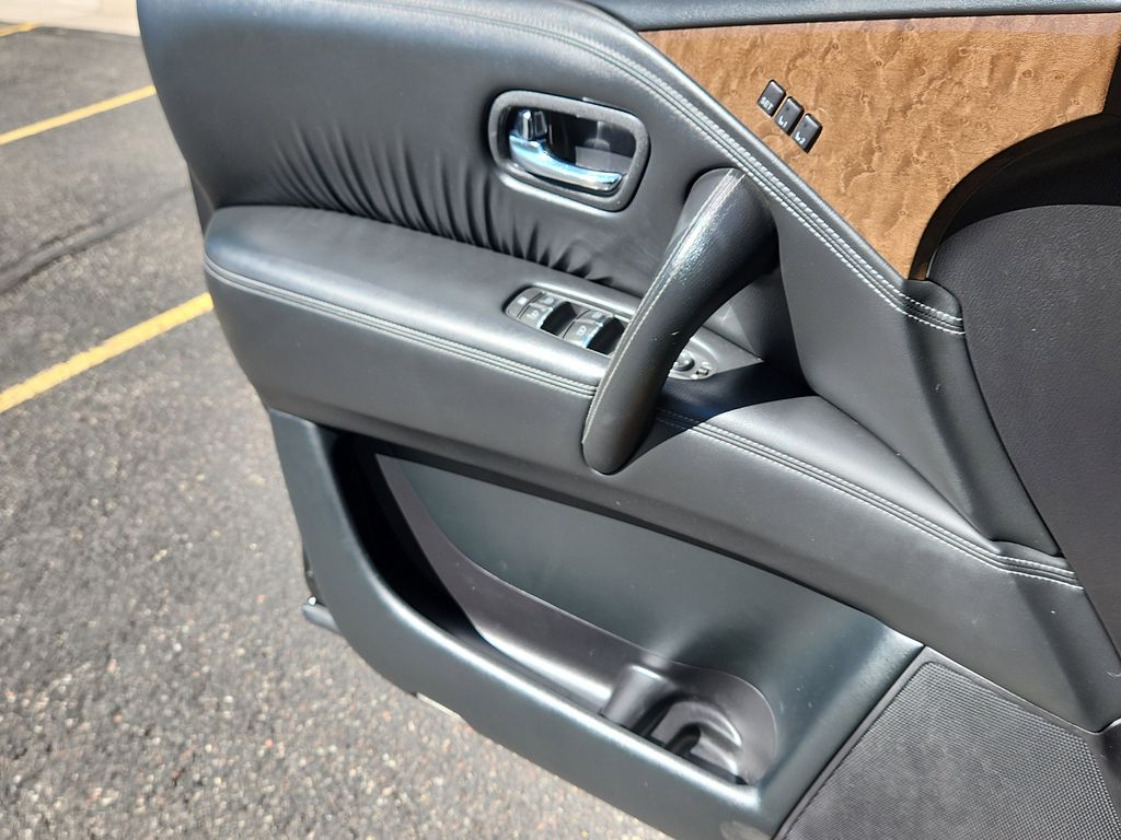 Vehicle image 6 of 28
