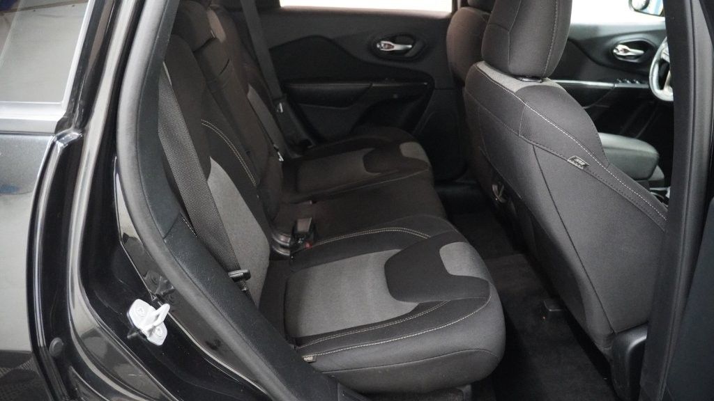 Vehicle image 10 of 27