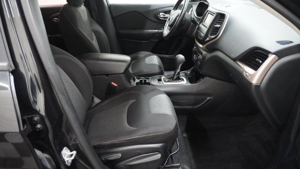 Vehicle image 11 of 27