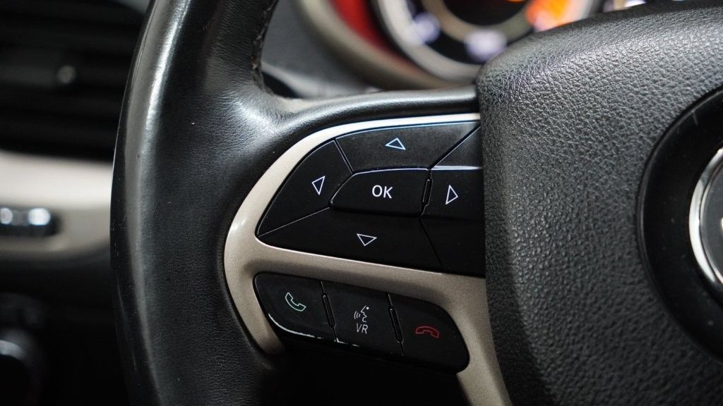 Vehicle image 23 of 27