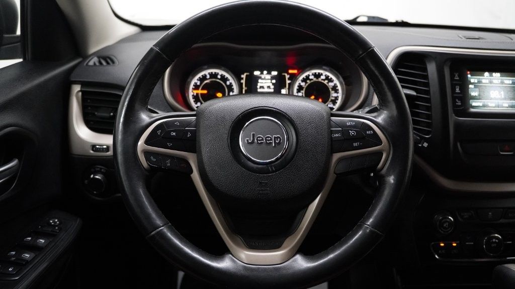 Vehicle image 25 of 27