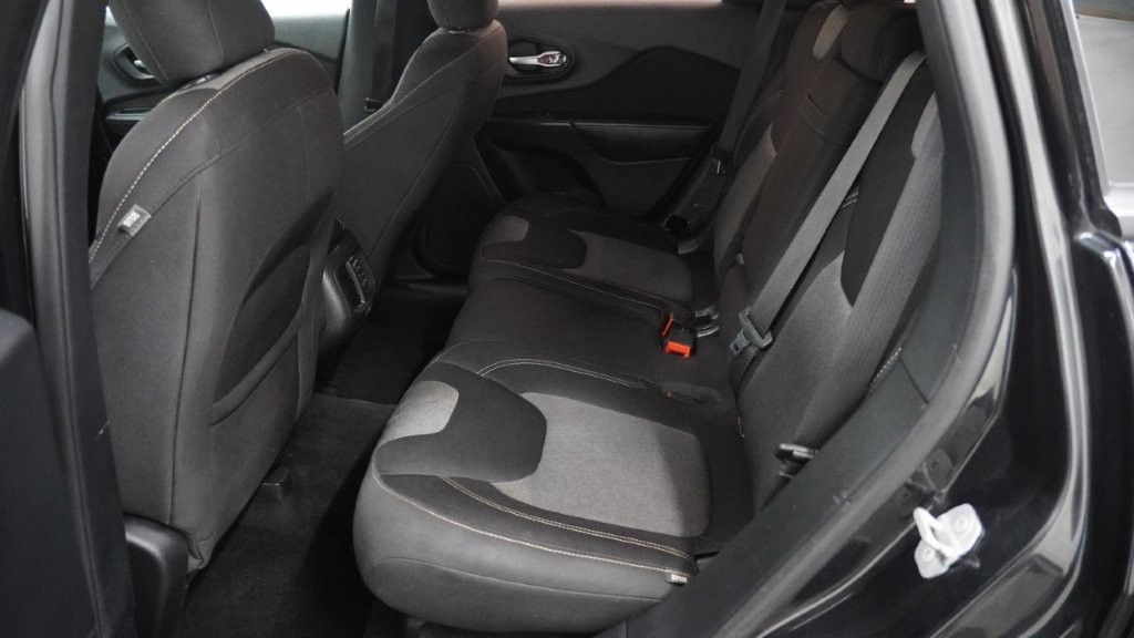 Vehicle image 12 of 27