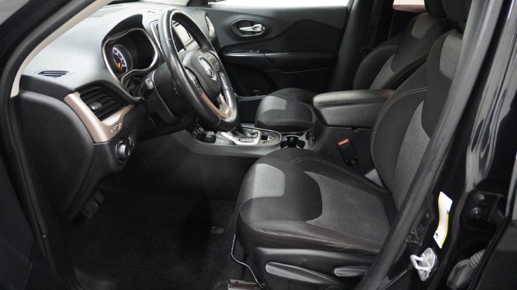 Vehicle image 13 of 27