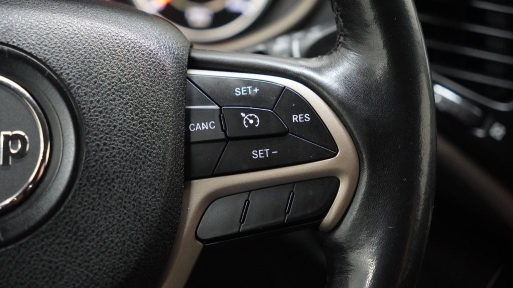 Vehicle image 21 of 27
