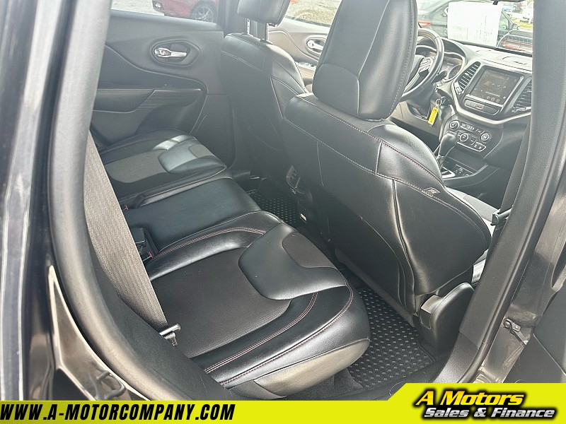 Vehicle image 13 of 25