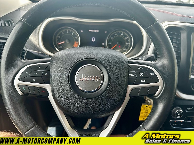 Vehicle image 16 of 25