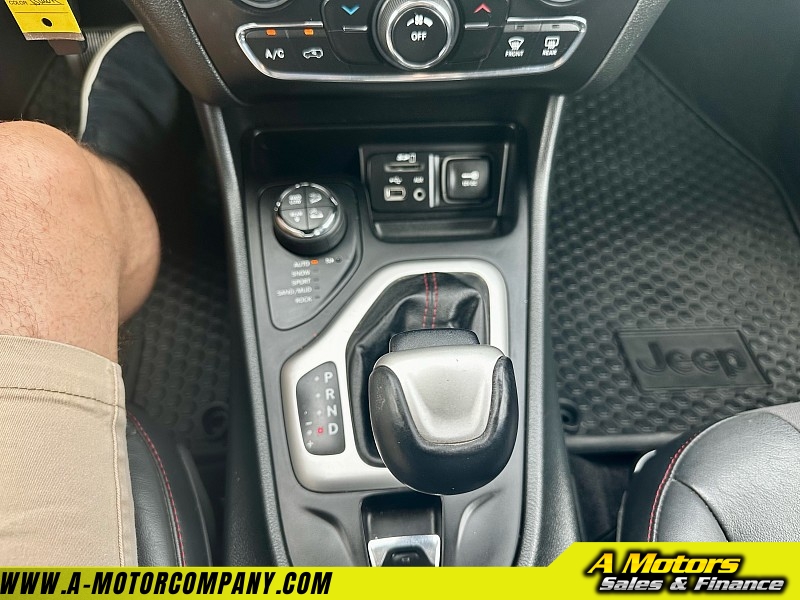 Vehicle image 22 of 25