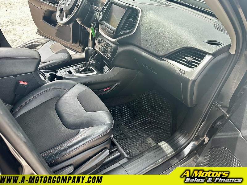 Vehicle image 14 of 25