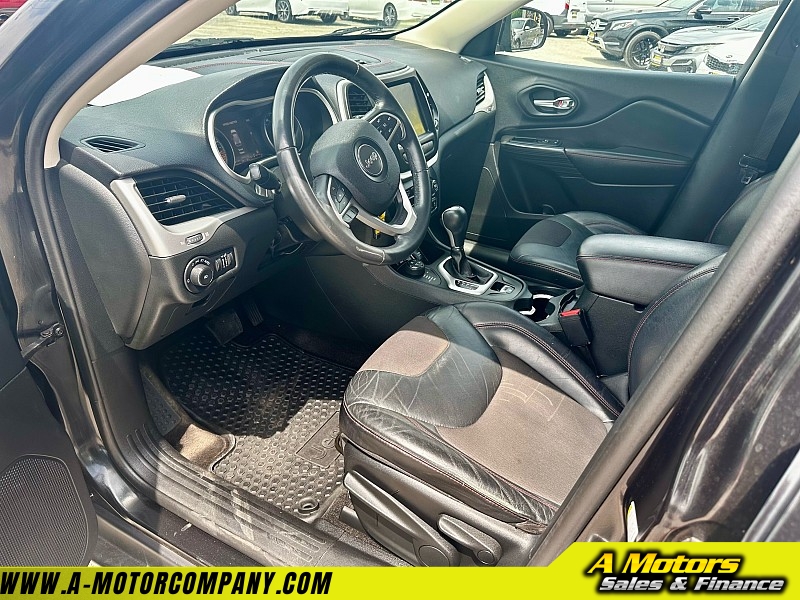 Vehicle image 9 of 25