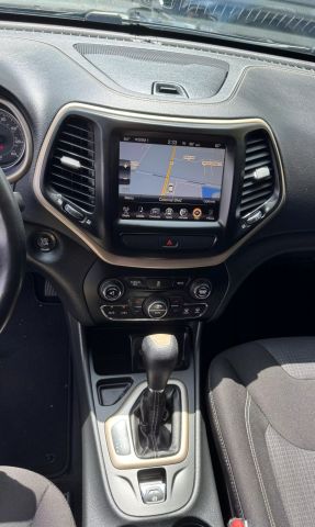 Vehicle image 33 of 51
