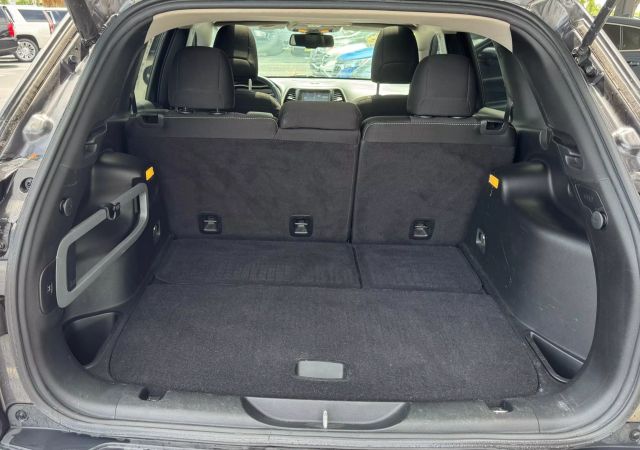 Vehicle image 16 of 51