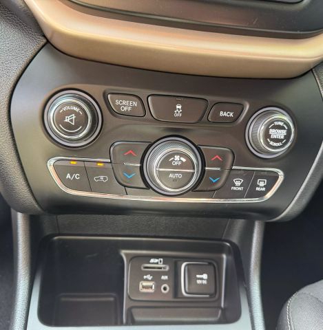 Vehicle image 36 of 51