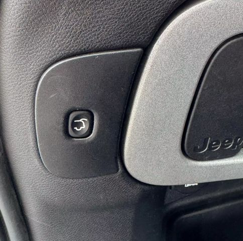 Vehicle image 18 of 51