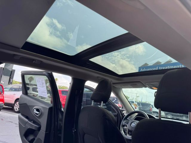 Vehicle image 23 of 51