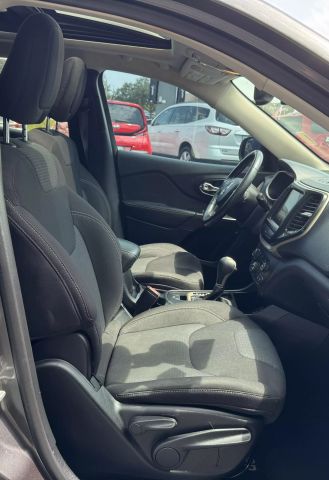 Vehicle image 25 of 51
