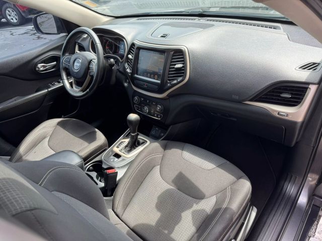 Vehicle image 27 of 51