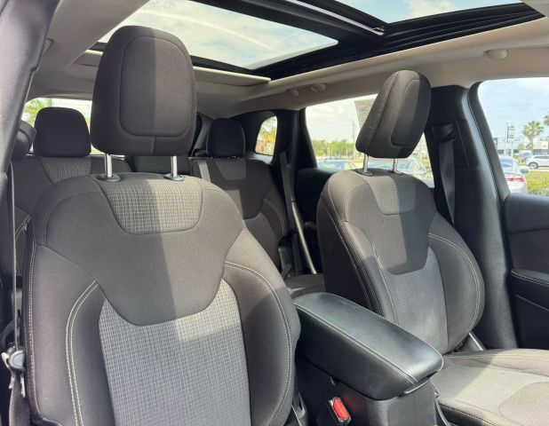 Vehicle image 26 of 51