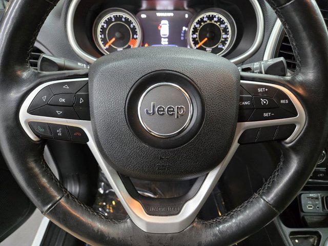 Vehicle image 17 of 21
