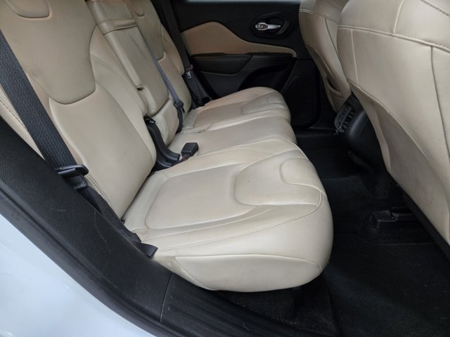 Vehicle image 13 of 21