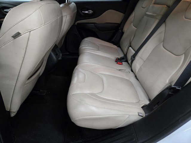 Vehicle image 10 of 21