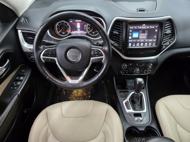 Vehicle image 11 of 21
