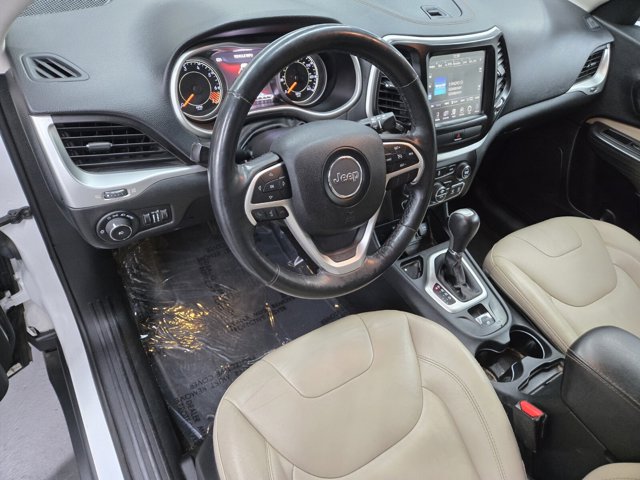 Vehicle image 8 of 21