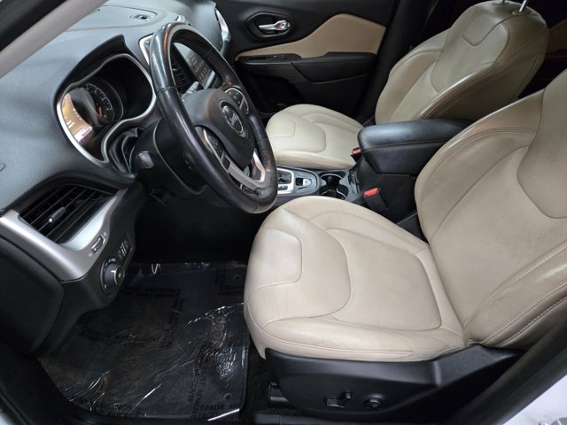 Vehicle image 7 of 21
