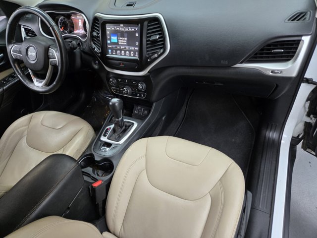 Vehicle image 15 of 21