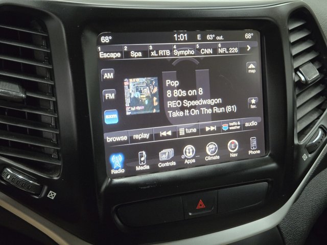 Vehicle image 19 of 21