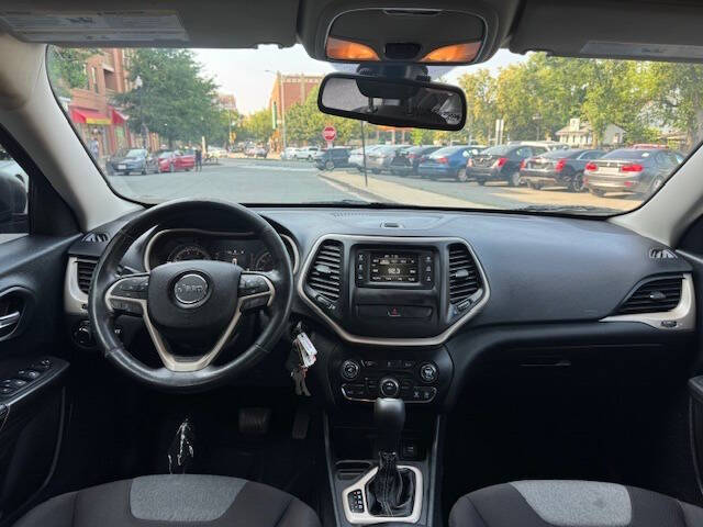 Vehicle image 12 of 17