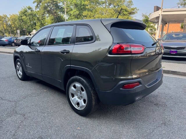 Vehicle image 6 of 17