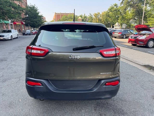 Vehicle image 5 of 17