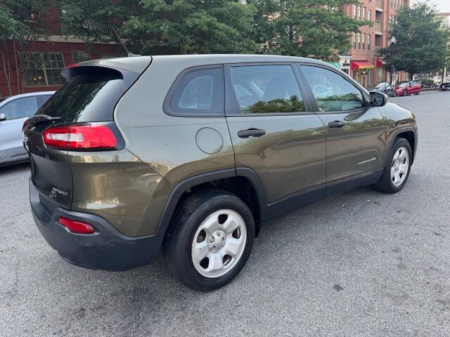 Vehicle image 4 of 17