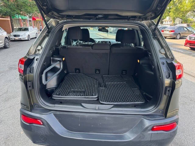 Vehicle image 17 of 17