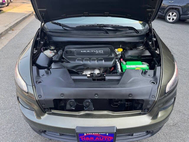 Vehicle image 16 of 17
