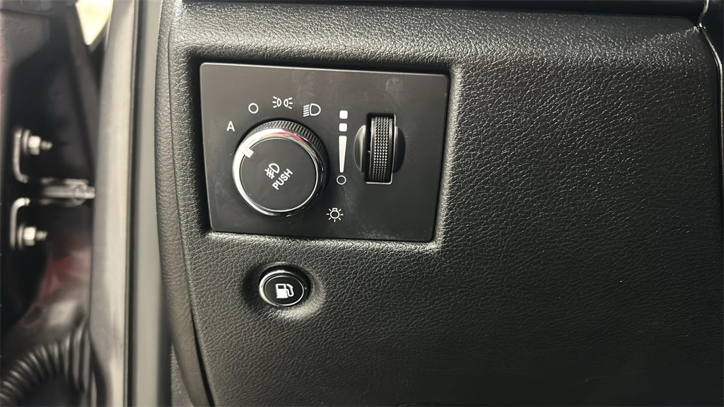 Vehicle image 21 of 26