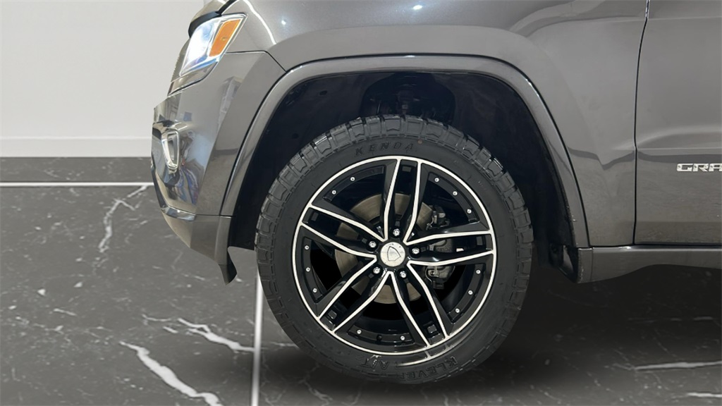 Vehicle image 10 of 26
