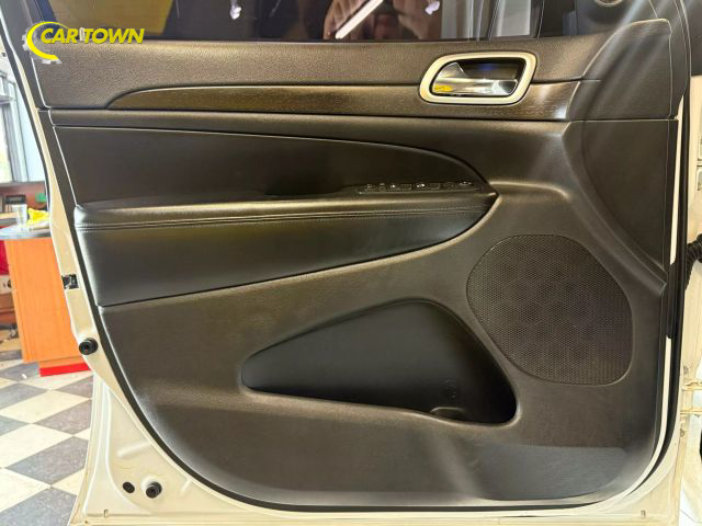 Vehicle image 16 of 58