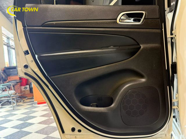 Vehicle image 36 of 58