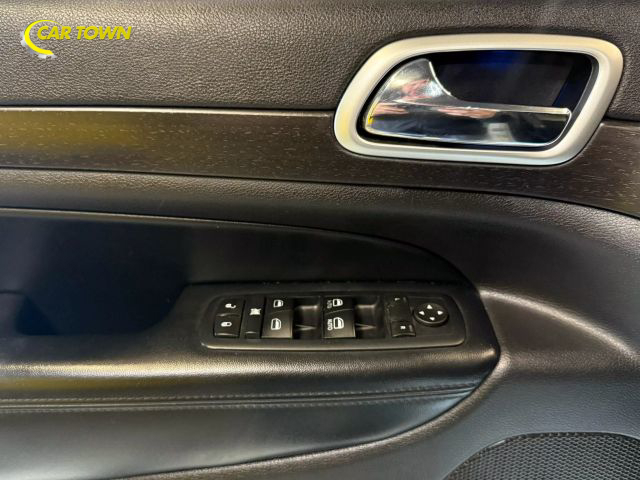 Vehicle image 17 of 58