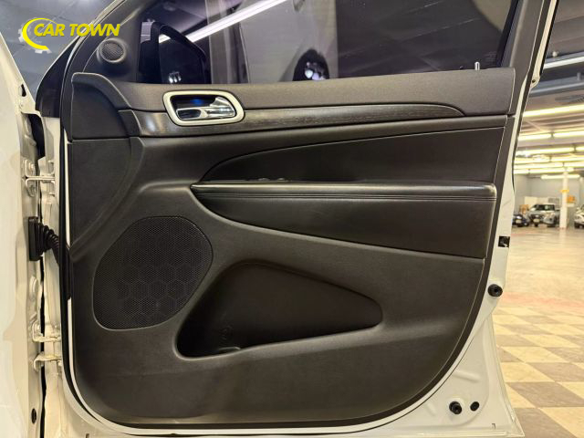 Vehicle image 46 of 58